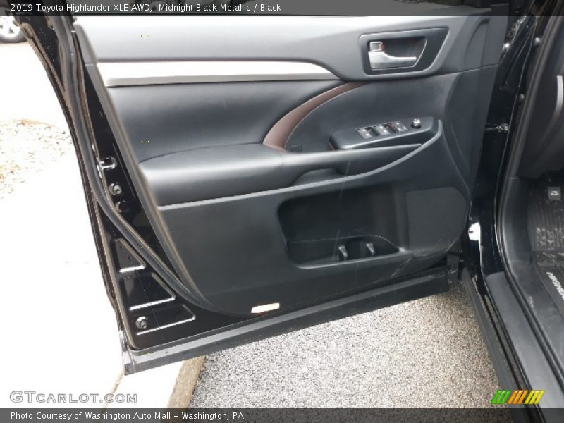 Midnight Black Metallic / Black 2019 Toyota Highlander XLE AWD
