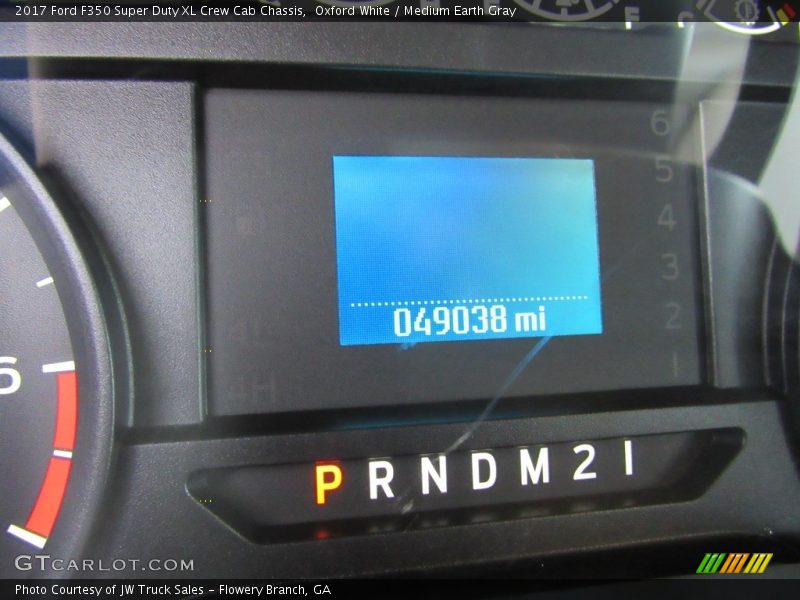 Oxford White / Medium Earth Gray 2017 Ford F350 Super Duty XL Crew Cab Chassis