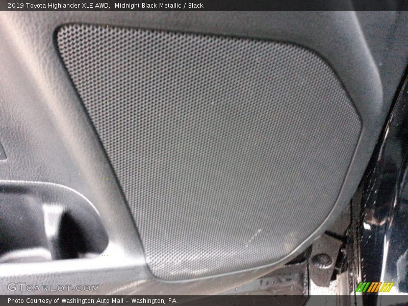Midnight Black Metallic / Black 2019 Toyota Highlander XLE AWD