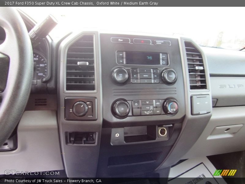 Oxford White / Medium Earth Gray 2017 Ford F350 Super Duty XL Crew Cab Chassis
