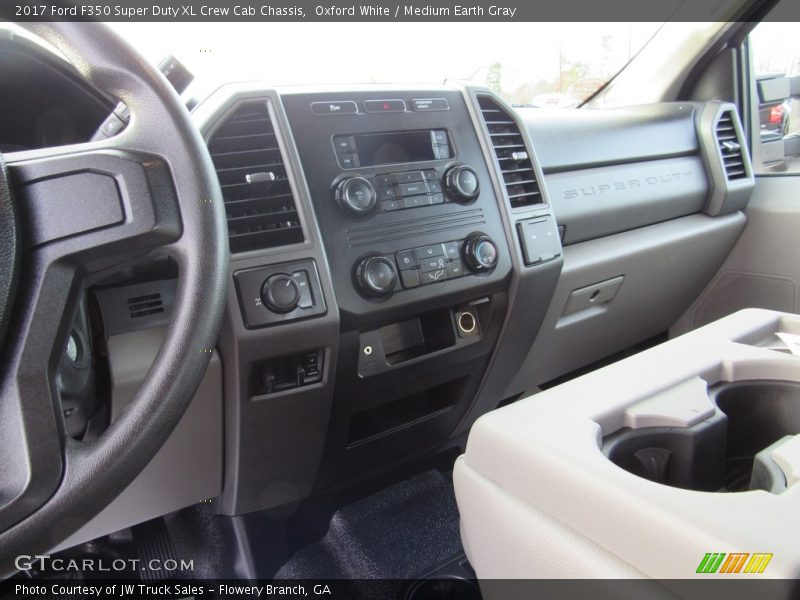 Oxford White / Medium Earth Gray 2017 Ford F350 Super Duty XL Crew Cab Chassis