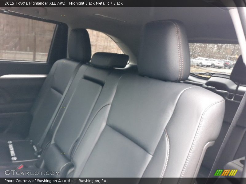 Midnight Black Metallic / Black 2019 Toyota Highlander XLE AWD