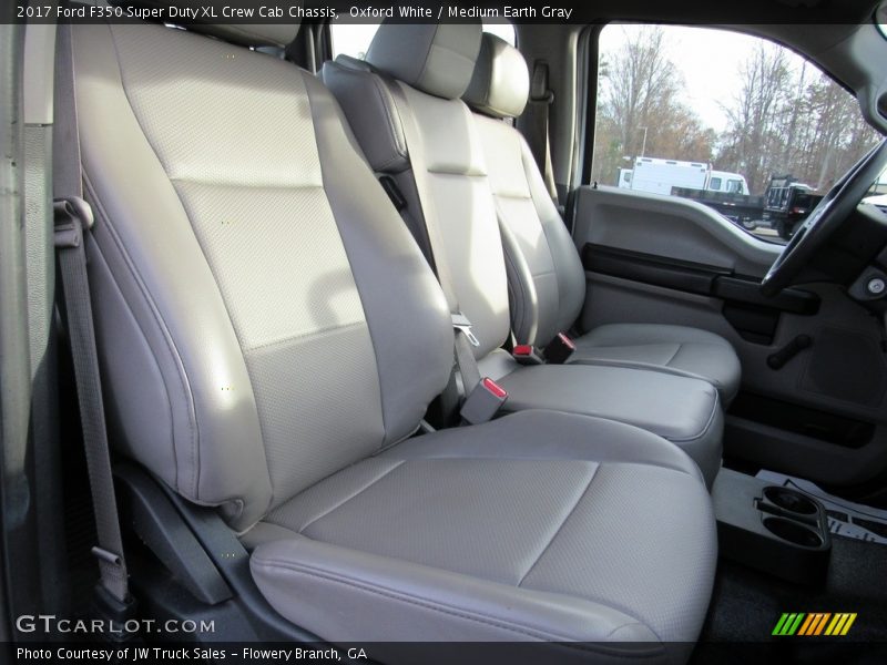 Oxford White / Medium Earth Gray 2017 Ford F350 Super Duty XL Crew Cab Chassis