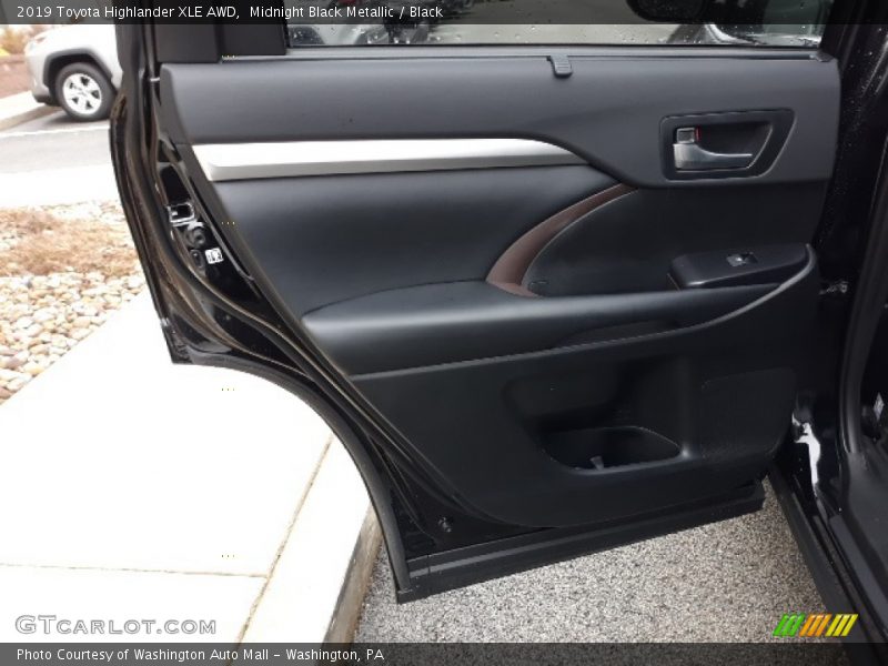 Midnight Black Metallic / Black 2019 Toyota Highlander XLE AWD