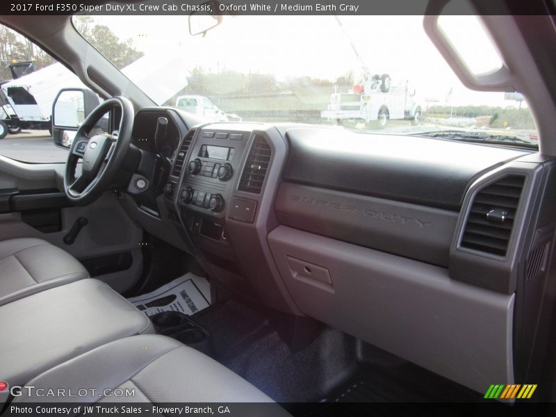 Oxford White / Medium Earth Gray 2017 Ford F350 Super Duty XL Crew Cab Chassis