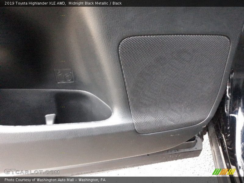 Midnight Black Metallic / Black 2019 Toyota Highlander XLE AWD