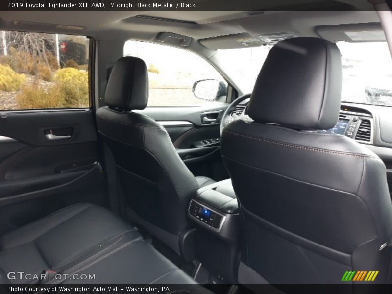 Midnight Black Metallic / Black 2019 Toyota Highlander XLE AWD