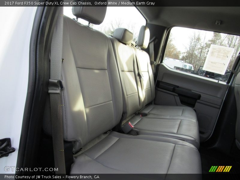 Oxford White / Medium Earth Gray 2017 Ford F350 Super Duty XL Crew Cab Chassis