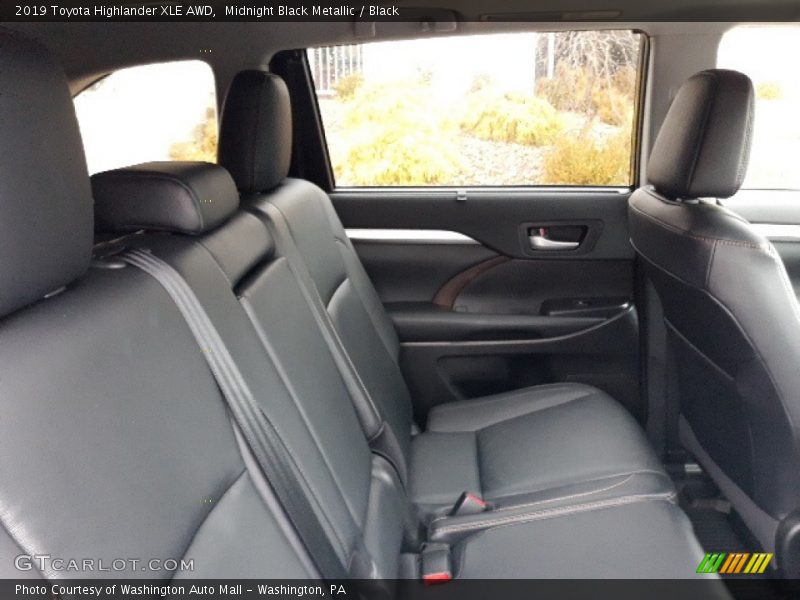 Midnight Black Metallic / Black 2019 Toyota Highlander XLE AWD