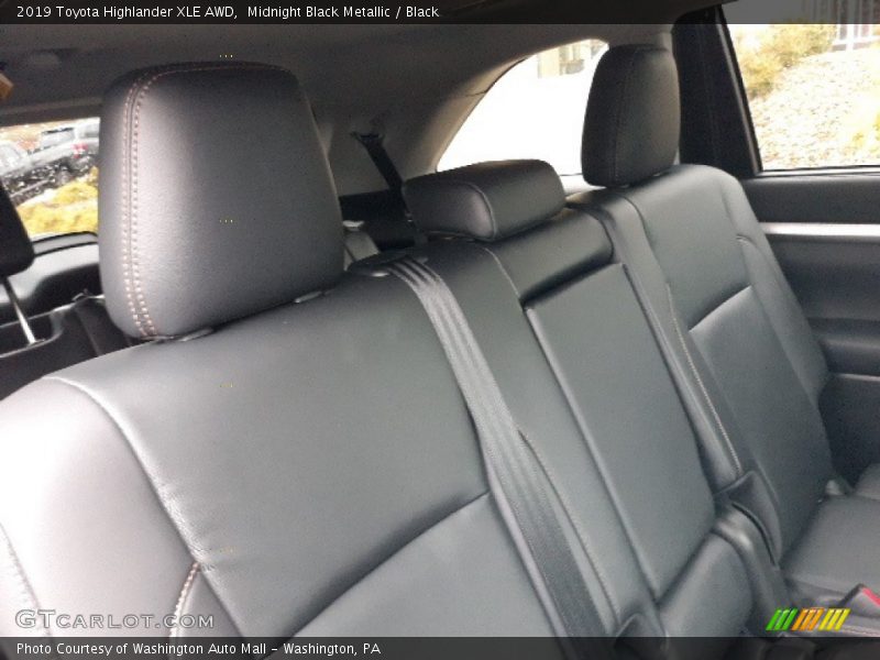 Midnight Black Metallic / Black 2019 Toyota Highlander XLE AWD
