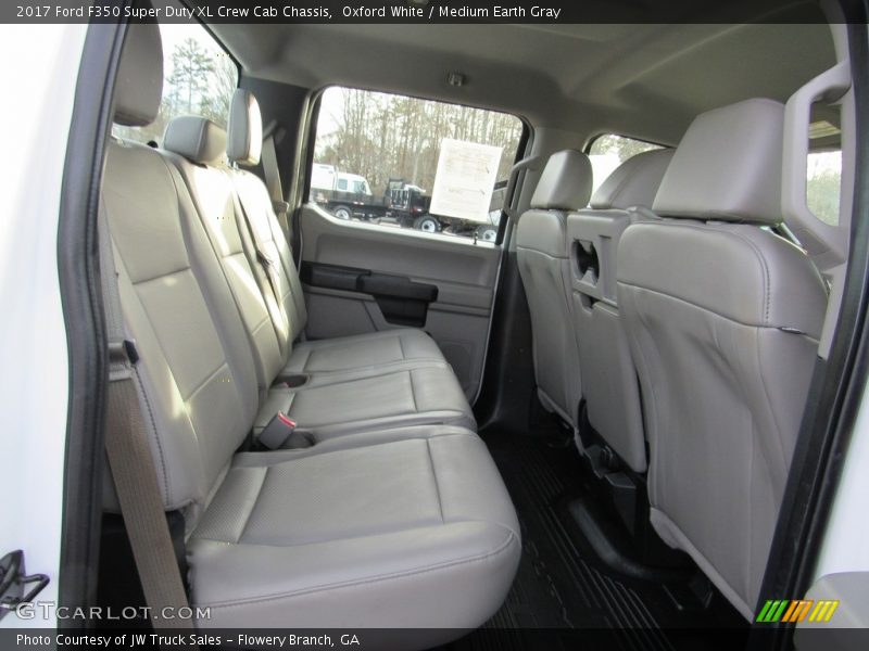 Oxford White / Medium Earth Gray 2017 Ford F350 Super Duty XL Crew Cab Chassis