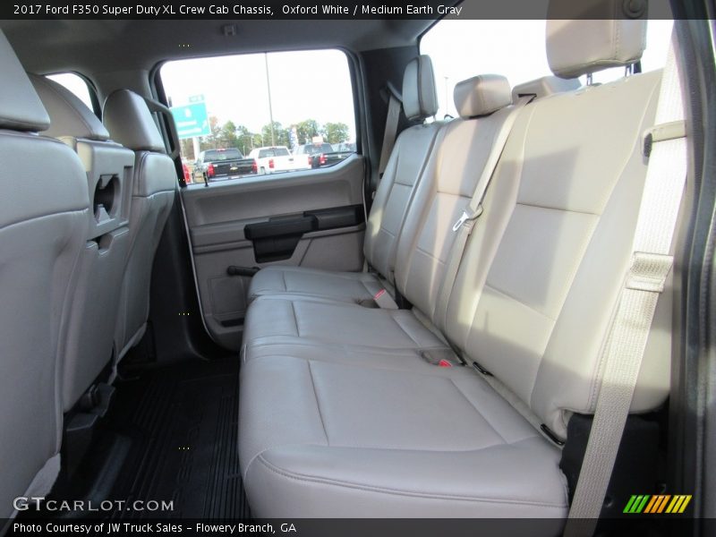 Oxford White / Medium Earth Gray 2017 Ford F350 Super Duty XL Crew Cab Chassis