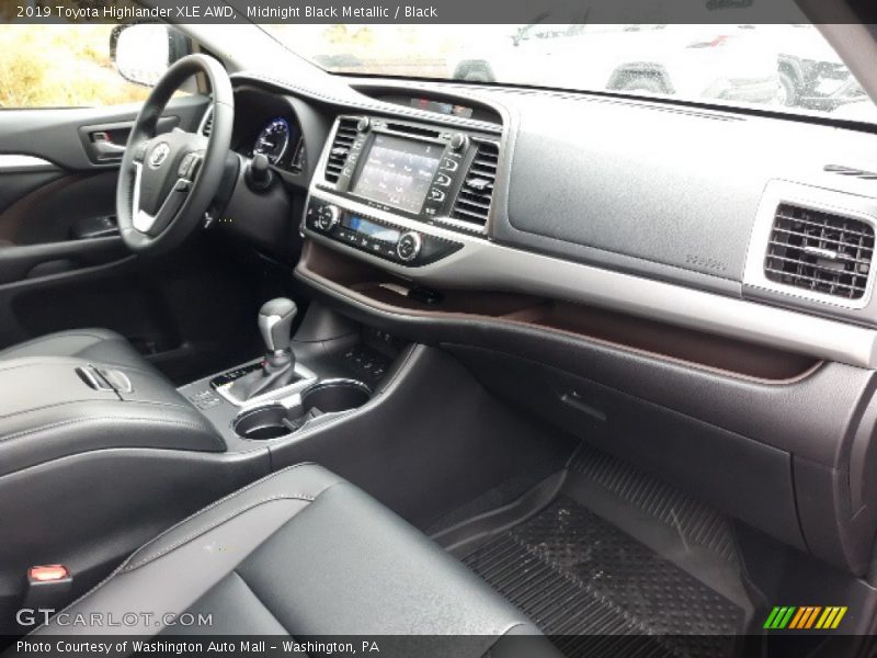 Midnight Black Metallic / Black 2019 Toyota Highlander XLE AWD