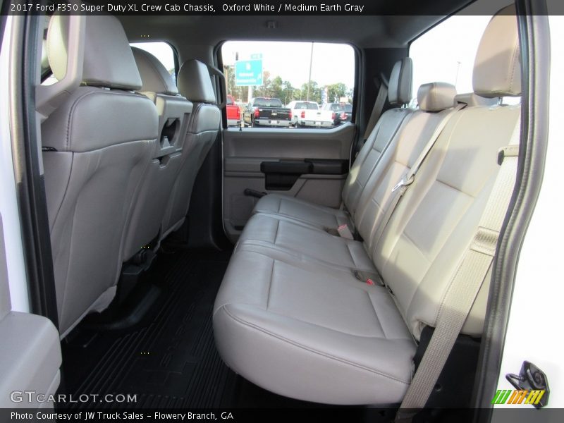 Oxford White / Medium Earth Gray 2017 Ford F350 Super Duty XL Crew Cab Chassis