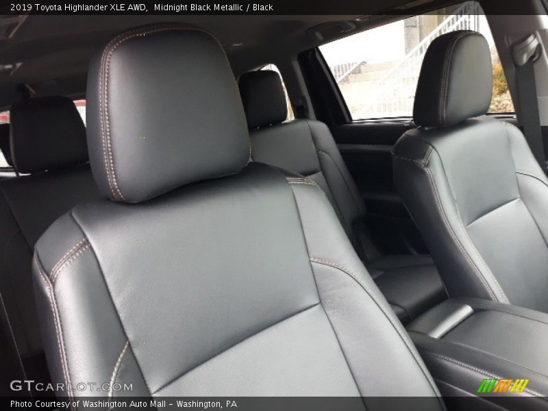 Midnight Black Metallic / Black 2019 Toyota Highlander XLE AWD