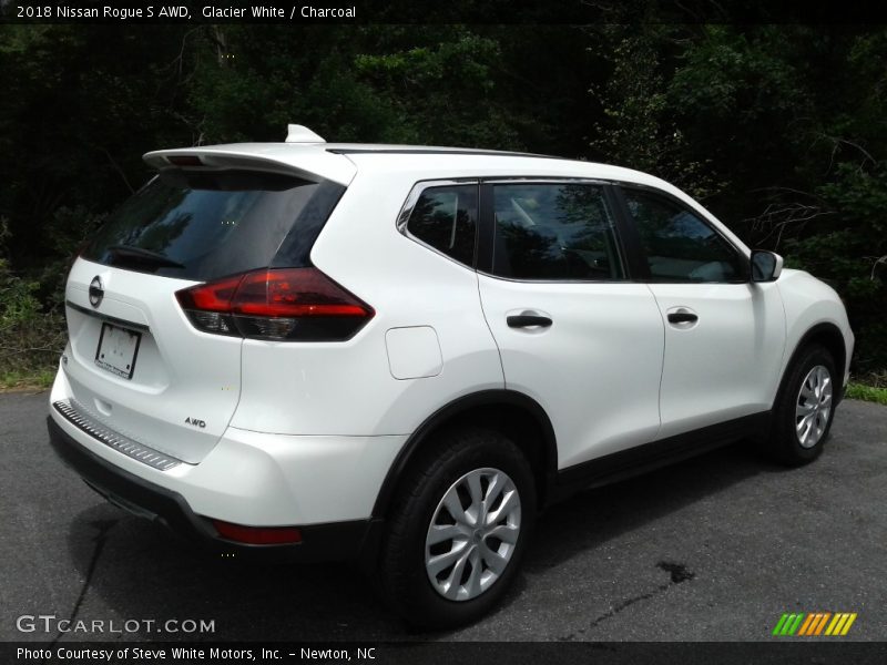 Glacier White / Charcoal 2018 Nissan Rogue S AWD