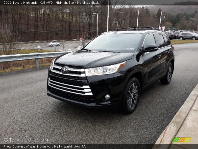 Midnight Black Metallic / Black 2019 Toyota Highlander XLE AWD