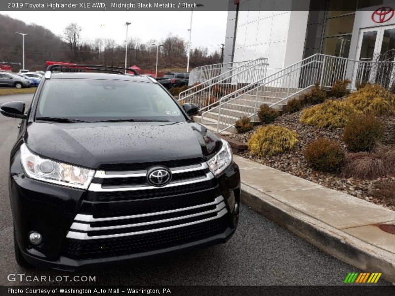 Midnight Black Metallic / Black 2019 Toyota Highlander XLE AWD