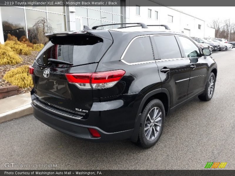 Midnight Black Metallic / Black 2019 Toyota Highlander XLE AWD