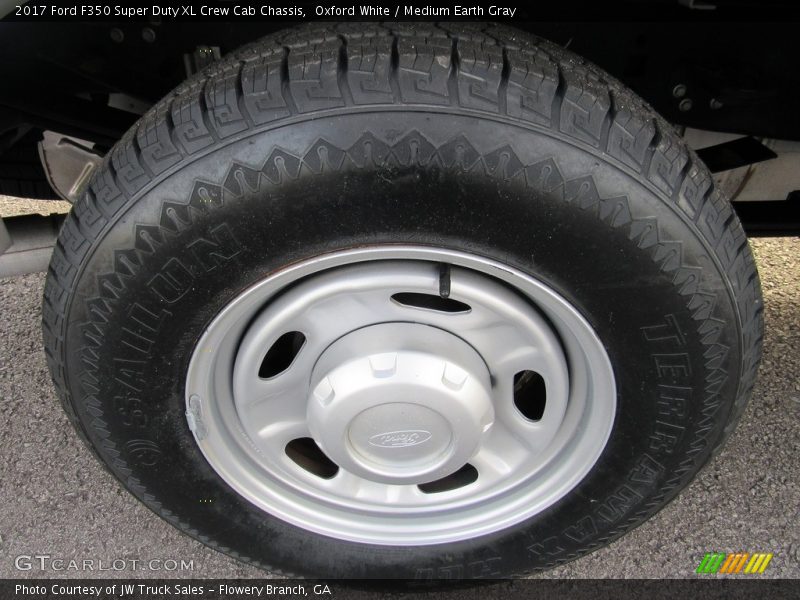 Oxford White / Medium Earth Gray 2017 Ford F350 Super Duty XL Crew Cab Chassis