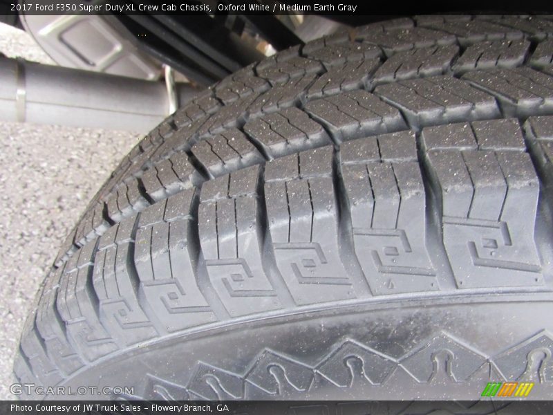 Oxford White / Medium Earth Gray 2017 Ford F350 Super Duty XL Crew Cab Chassis