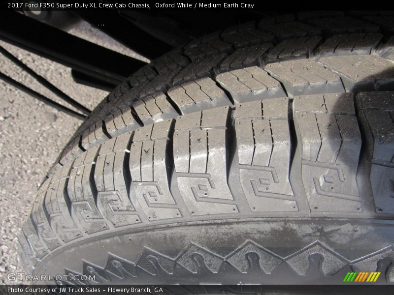 Oxford White / Medium Earth Gray 2017 Ford F350 Super Duty XL Crew Cab Chassis