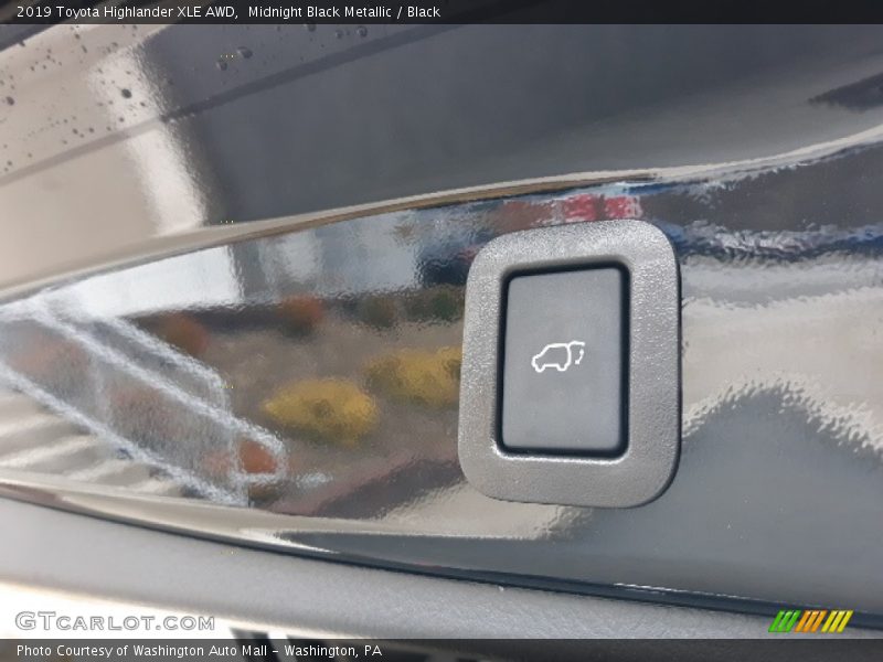 Midnight Black Metallic / Black 2019 Toyota Highlander XLE AWD
