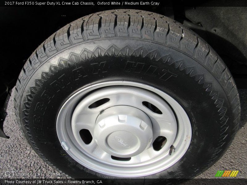 Oxford White / Medium Earth Gray 2017 Ford F350 Super Duty XL Crew Cab Chassis