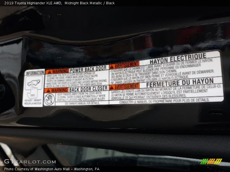 Midnight Black Metallic / Black 2019 Toyota Highlander XLE AWD