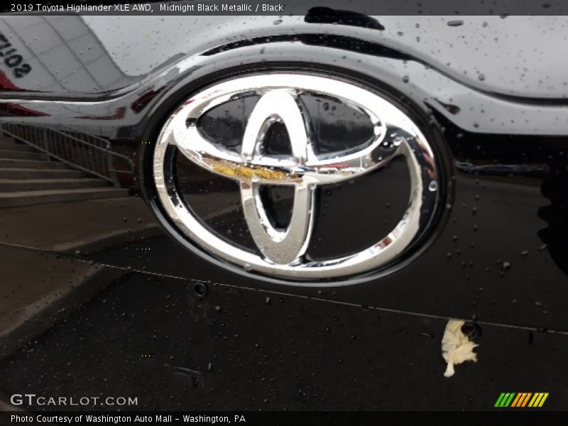Midnight Black Metallic / Black 2019 Toyota Highlander XLE AWD
