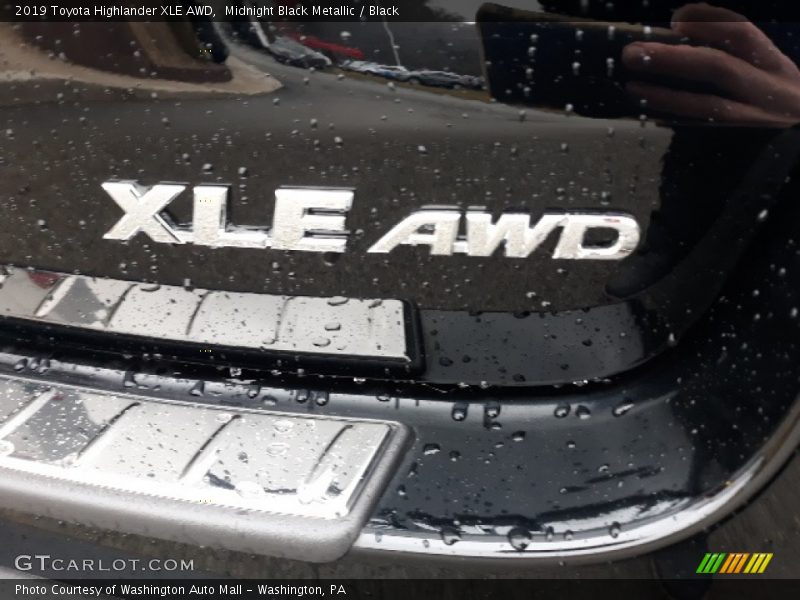 Midnight Black Metallic / Black 2019 Toyota Highlander XLE AWD