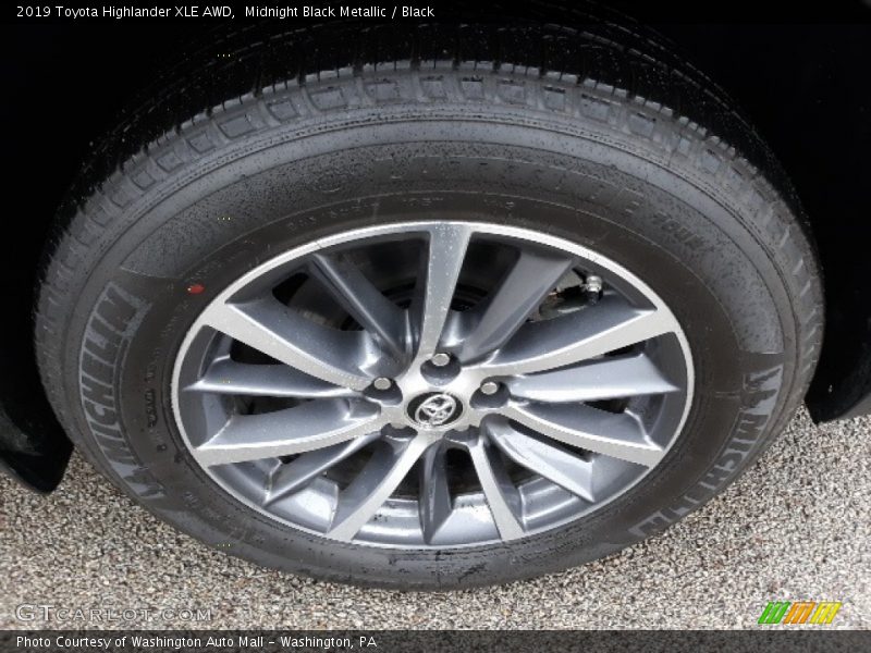 Midnight Black Metallic / Black 2019 Toyota Highlander XLE AWD