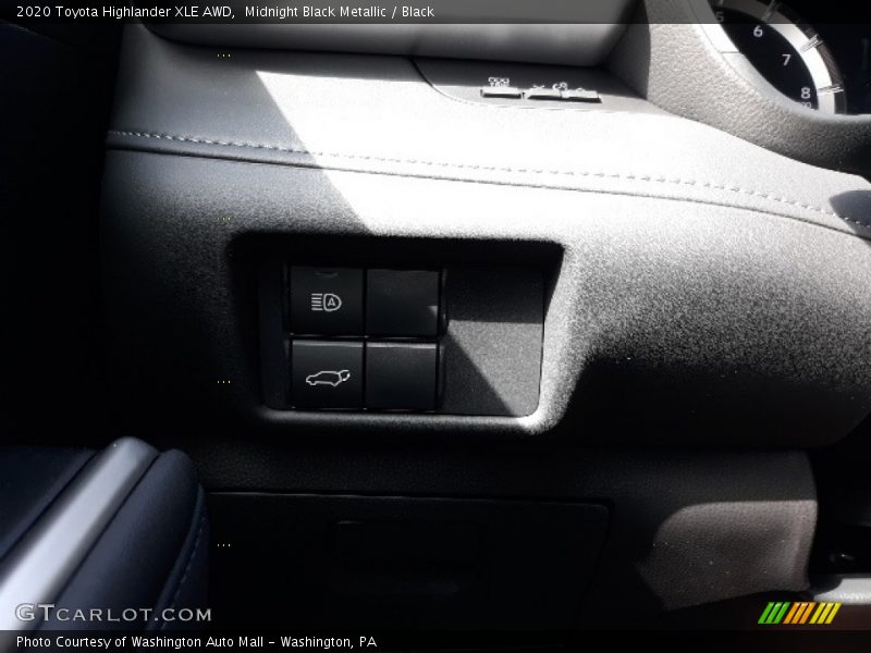 Midnight Black Metallic / Black 2020 Toyota Highlander XLE AWD