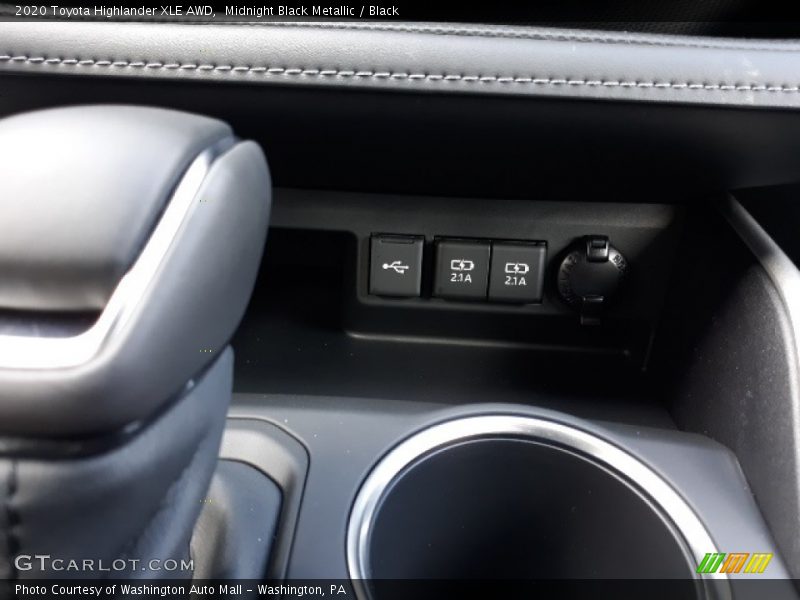 Midnight Black Metallic / Black 2020 Toyota Highlander XLE AWD