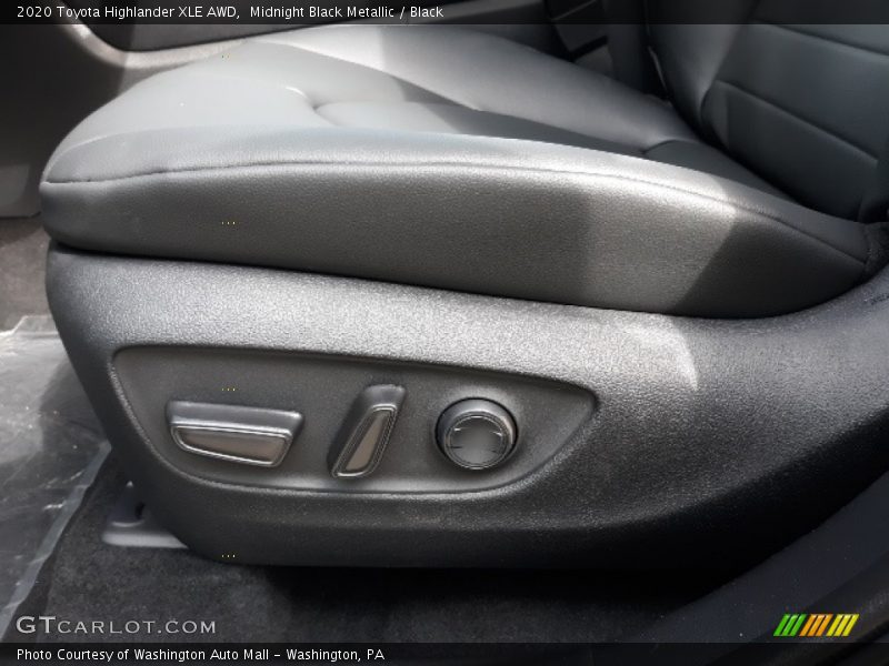Midnight Black Metallic / Black 2020 Toyota Highlander XLE AWD