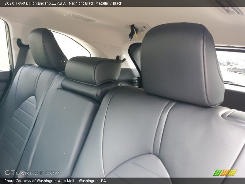 Midnight Black Metallic / Black 2020 Toyota Highlander XLE AWD