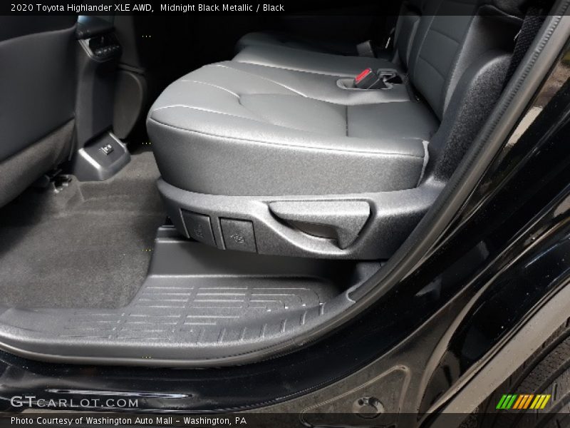 Midnight Black Metallic / Black 2020 Toyota Highlander XLE AWD