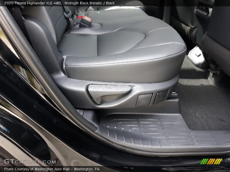 Midnight Black Metallic / Black 2020 Toyota Highlander XLE AWD