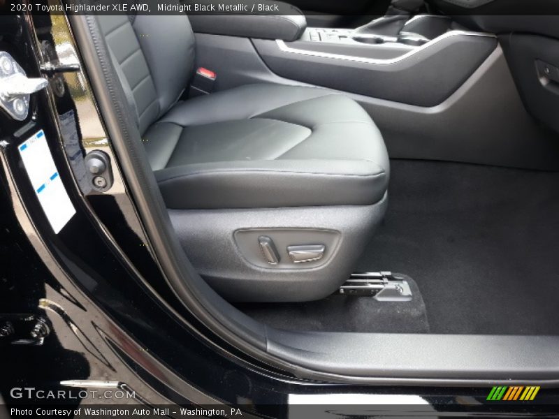 Midnight Black Metallic / Black 2020 Toyota Highlander XLE AWD
