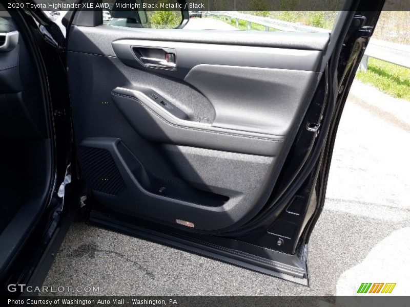 Midnight Black Metallic / Black 2020 Toyota Highlander XLE AWD