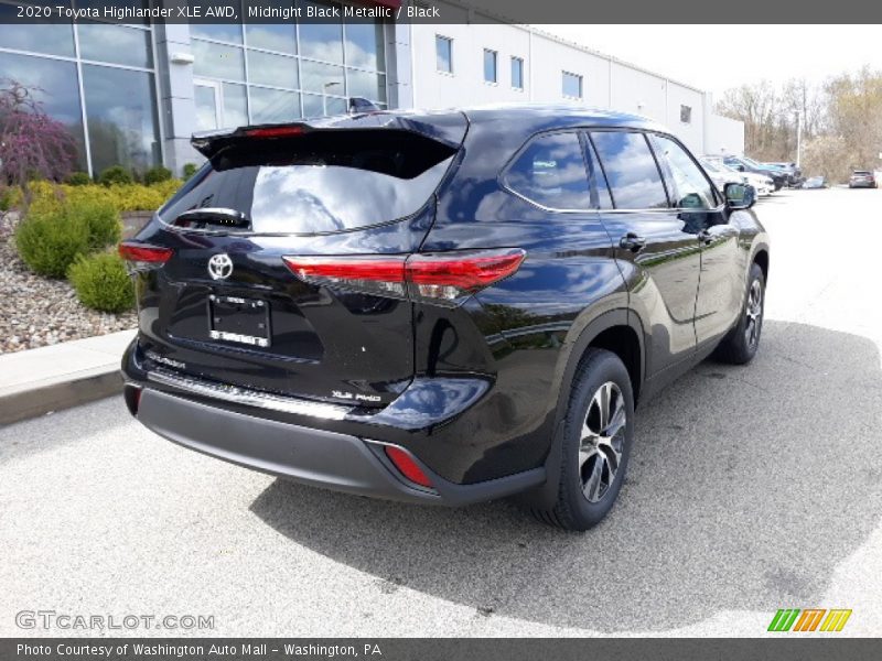 Midnight Black Metallic / Black 2020 Toyota Highlander XLE AWD