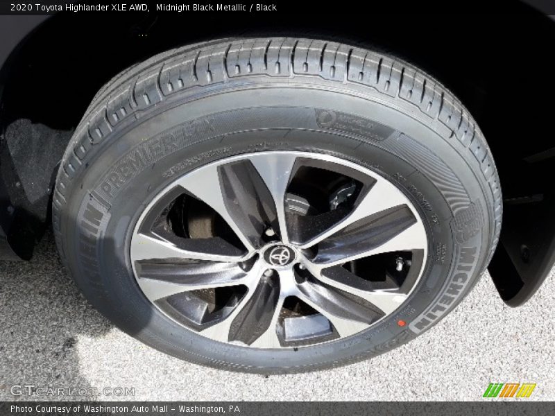 Midnight Black Metallic / Black 2020 Toyota Highlander XLE AWD