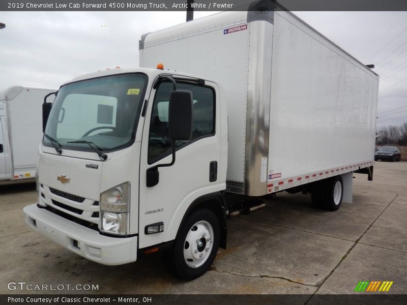 Front 3/4 View of 2019 Low Cab Forward 4500 Moving Truck