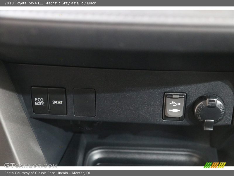 Magnetic Gray Metallic / Black 2018 Toyota RAV4 LE
