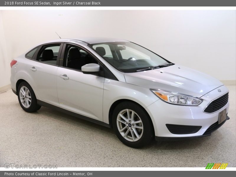 Ingot Silver / Charcoal Black 2018 Ford Focus SE Sedan
