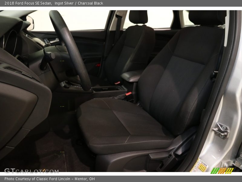 Ingot Silver / Charcoal Black 2018 Ford Focus SE Sedan