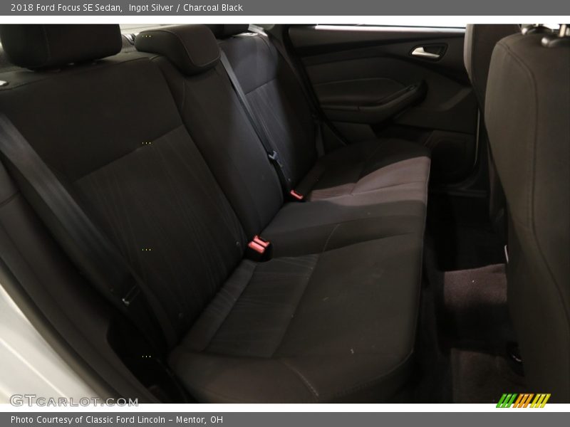 Ingot Silver / Charcoal Black 2018 Ford Focus SE Sedan
