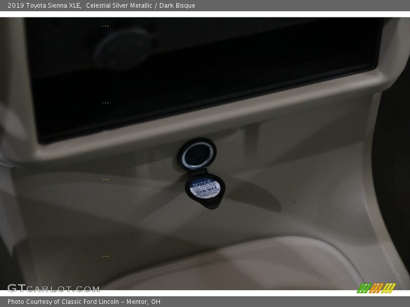 Celestial Silver Metallic / Dark Bisque 2019 Toyota Sienna XLE