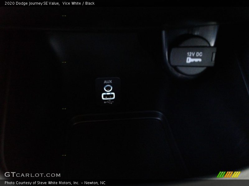 Vice White / Black 2020 Dodge Journey SE Value