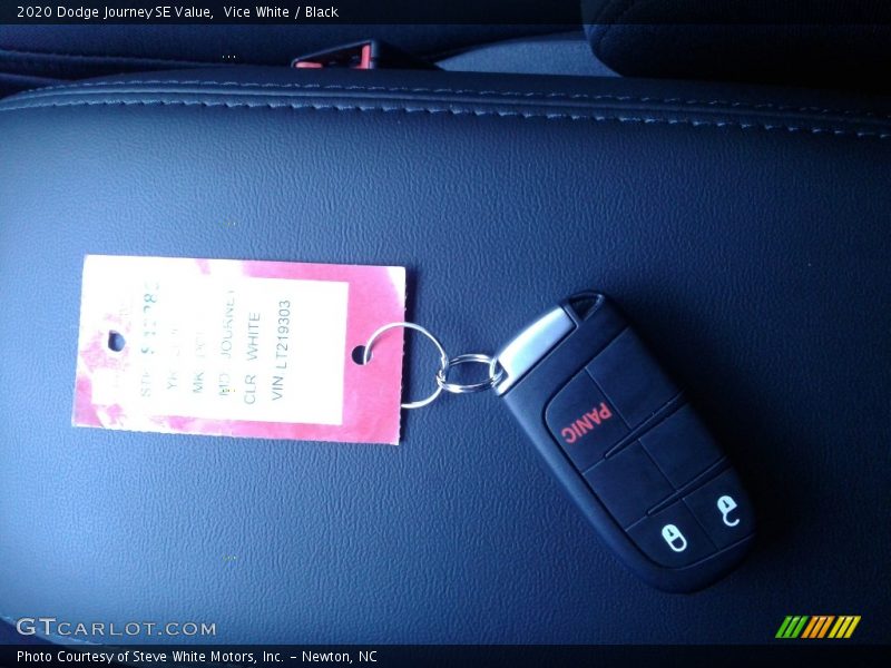 Vice White / Black 2020 Dodge Journey SE Value